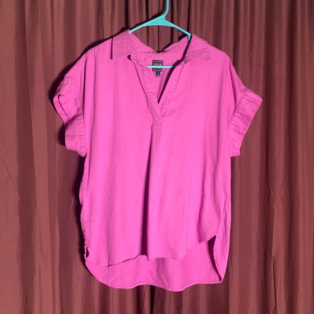 GAP pink short sleeve v neck shirt size women’s L